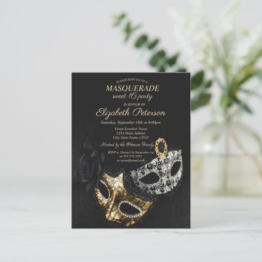 Eleganter Schwarzer Masquerade, Masque Sweet 16 Einladungspostkarte (Stehend Vorderseite)