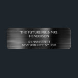 Eleganter Schwarzer Metallischer Foil Moderne Hoch<br><div class="desc">Black Elegant und Moderne Wedding Rücksendeadresse Label. Der Text dieses handgeschriebenen Pinselskriptaufklebers kann mit Ihrem Namen aktualisiert und angepasst werden. Dieses Rücksendelabel ist Teil einer passenden Hochzeitskollektion, und weitere passende Objekte können Sie beim Designer anfordern. Diese Babydusche, Brautparty, Junggeselinnen-Abschied per Post, Hochzeit oder Verspätung der Date Rücksendeadresse Lables sind perfekt...</div>