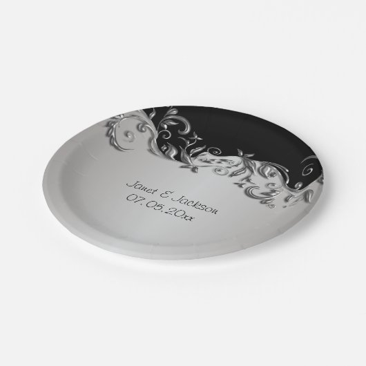 Eleganter schwarzer und silberner pappteller (Schrägansicht)