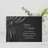 Eleganter schwarzer Vorhang Hochzeit Save the Date (Stehend Vorderseite)