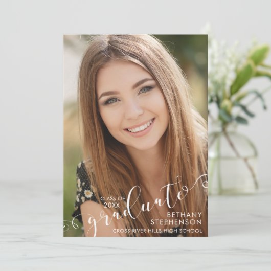 Eleganter Script 2 Foto Abschluss Ankündigung (Stehend Vorderseite)