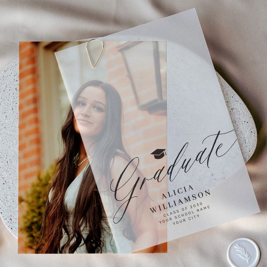 Eleganter Script-Absolvent Schwarz-Weiß-Abschluss Pergament Einladungen