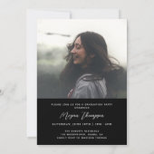 Eleganter Script Black Two Foto Abschluss Einladung (Rückseite)