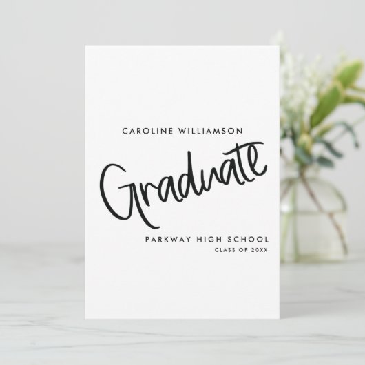 Eleganter Script Black & White Abschluss Einladung (Stehend Vorderseite)