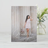 Eleganter Script Blue Foto Abschluss Ankündigung (Stehend Vorderseite)