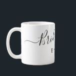 Eleganter Script Bridesmaid Personalisierter Name Kaffeetasse<br><div class="desc">Elegante Script Bridesmaid Kaffeemaschine Tasse. Verfügt über trendige und stilvolle Skript-Schriftart,  personalisieren Sie mit dem Namen der Brautjungfrau.</div>
