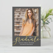 Eleganter Script Dark Gray Gold 2-Foto Abschluss Ankündigung (Stehend Vorderseite)
