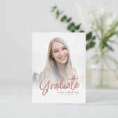 Eleganter Script-Foto Abschluss 2025 Ankündigungspostkarte (Stehend Vorderseite)