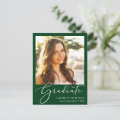 Eleganter Script Foto Green Abschluss Ankündigungspostkarte (Stehend Vorderseite)