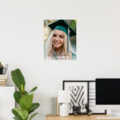 Eleganter Script Girl Graduate Foto Abschluss Poster (Heimbüro)