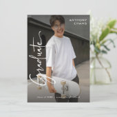 Eleganter Script Graduate 4 Foto Collage Abschluss Ankündigung (Stehend Vorderseite)