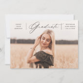 Eleganter Script Graduate Foto Abschluss Ankündigung (Vorderseite)
