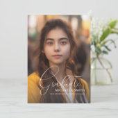 Eleganter Script Graduate Foto Abschluss Ankündigung (Stehend Vorderseite)