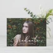 Eleganter Script Lila Foto Abschluss Ankündigung (Stehend Vorderseite)