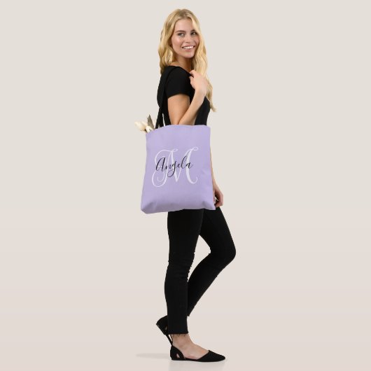 Eleganter Script Monogram Pale Lavender Tasche (Am Model)