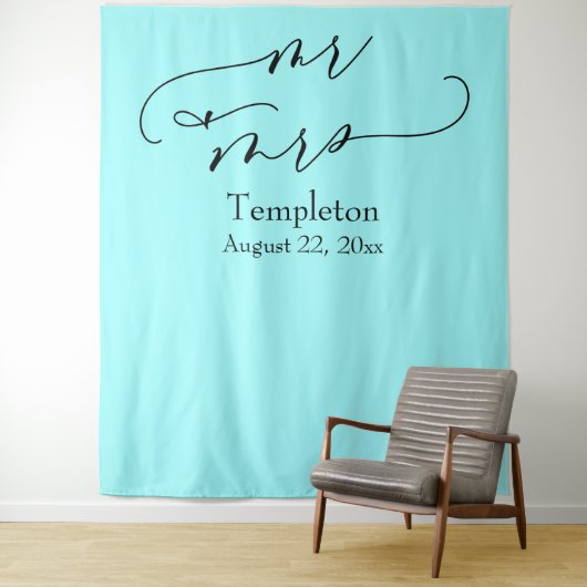 Eleganter Script Mr & Mrs Aqua Foto Hintergrund Wandteppich (Beispiel)