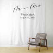 Eleganter Script Mr & Mrs Simple Foto Hintergrund Wandteppich (Beispiel)