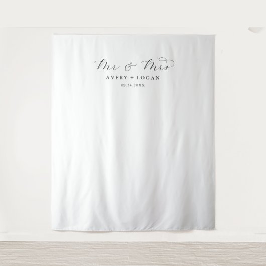 Eleganter Script Mr. und Mrs. Wedding Foto Hinterg Wandteppich (Vorderseite)