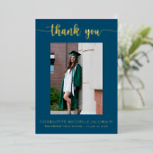 Eleganter Script Navy Blue Gold Foto Abschluss Folieneinladung (Stehend vorne)