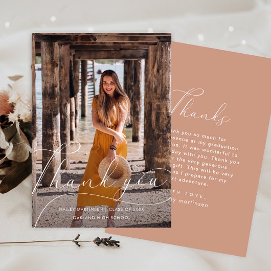 Eleganter Script Pink Foto Abschluss Vielen Dank Einladung