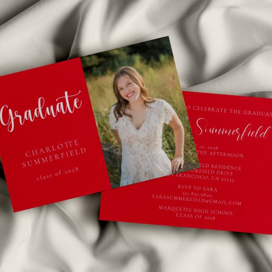 Eleganter Script Red White Foto Abschluss Einladung
