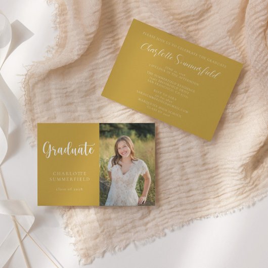 Eleganter Script Yellow Gold Foto Abschluss Einladung