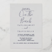 Eleganter Silberstreifen | Graue Hochzeit am Stran Folieneinladung (Vorderseite)