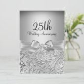 Eleganter Silver Bow Floral Swirl 25 Jahre Jubiläu Einladung (Stehend Vorderseite)