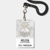 Eleganter Silver Christmas Ball auf Bokeh Lights Ausweis (Front with Lanyard)
