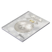 Eleganter Silver Christmas Ball auf Bokeh Lights Notizblock (Linke Seite)