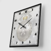 Eleganter Silver Christmas Ball auf Bokeh Lights Quadratische Wanduhr (Winkel)