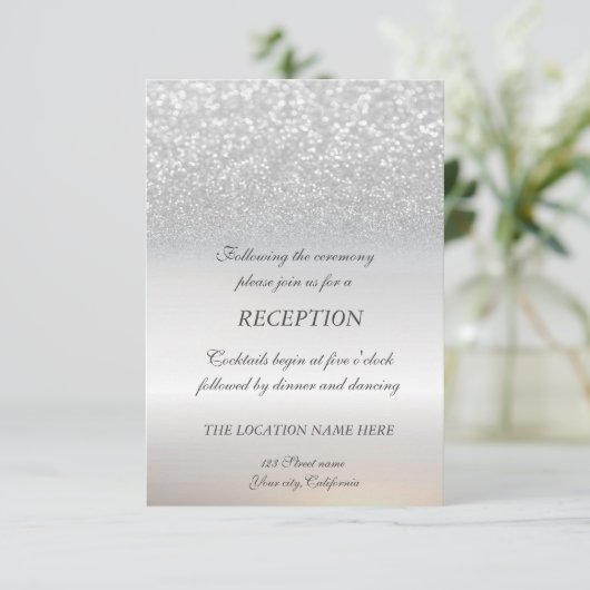 Eleganter Silver Glitzer Bokeh Hochzeitsempfang Einladung (Stehend Vorderseite)