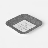 Eleganter Silver Glitzer Names Engagement Party Pappteller (Gewinkelt)