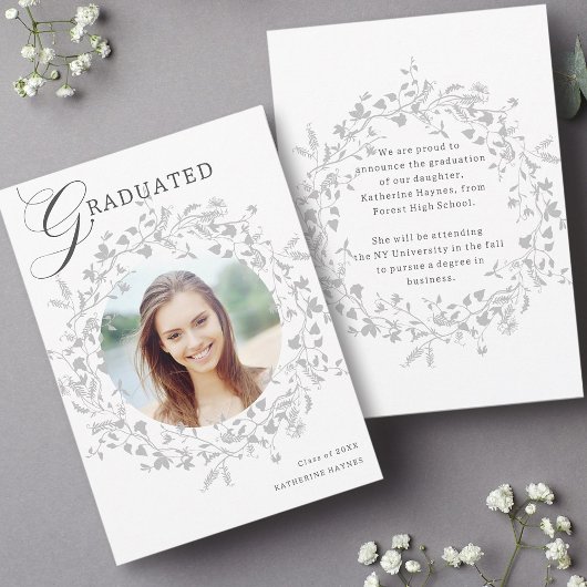 Eleganter Silver Wildblume Wreath Abschluss Ankündigung