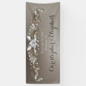 Eleganter Silver Winter Floral Wedding Willkommen Banner (Vertikal)