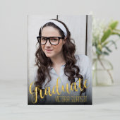 Eleganter Simple Script Trendy 4 Foto Abschluss Folieneinladung (Stehend vorne)