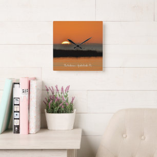 Eleganter Sonnenaufgang am Meer - Personalisiert Quadratische Wanduhr