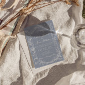 Eleganter Staubblauer Blumen QR-Code Foto-Hochzeit Einladung