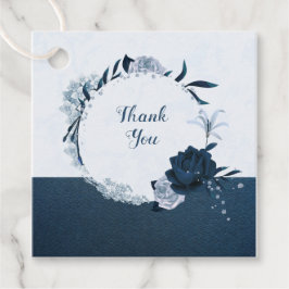 eleganter staubblauer & marineblauer Blumenkranz Geschenkanhänger