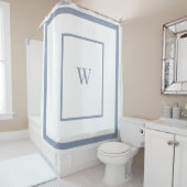 Eleganter staubblauer Monogram-Letter Duschvorhang (Beispiel)