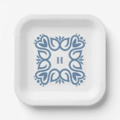 Eleganter Staubblauer Monogramm-Schriftzug Pappteller (Vorderseite)