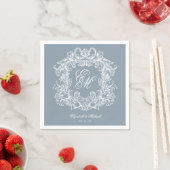 Eleganter staubblauer Monogramm-Wappenschild-Schri Serviette (Beispiel)