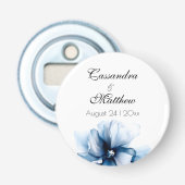 Eleganter Staubblauer Navy Blumen Hochzeit  Flaschenöffner (Vorderseite)