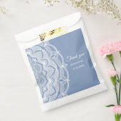 Eleganter, staubiger, weißer Spitzenmanala Geschenktütchen (Versiegelt)