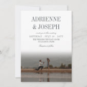 Eleganter Stift Grauer Text 2 in 1 Foto Hochzeit Einladung (Vorderseite)