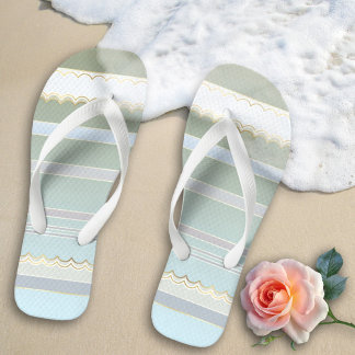 Eleganter Strand mit Pastellfarben Badesandalen