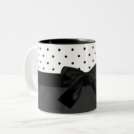 Eleganter, stylischer Schwarz-Weiß-Polka-Dots-Schw Zweifarbige Tasse (Vorderseite Links)