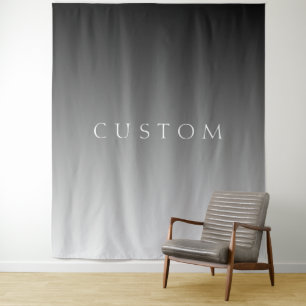 Eleganter Text auf einfachem modernen grauem Ombre Wandteppich