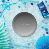 Eleganter Text über einfaches, modernes Grau Ombre Pappteller (Party)