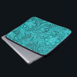 Eleganter türkisfarbener Lederlook verzierte Blume Laptopschutzhülle<br><div class="desc">Elegantes türkisblaues, Vintages verziertes Lederdesign mit geprägten Blume für Laptop-Ärmel. Verfügbar auf anderen Produkten und kann für jedes der Produkte, die auf Zazzle angeboten werden, angefordert werden.</div>